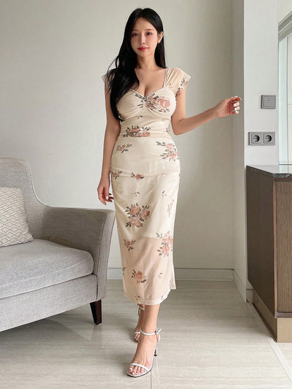 Floral Printed Sweetheart Neck Fitted Dress