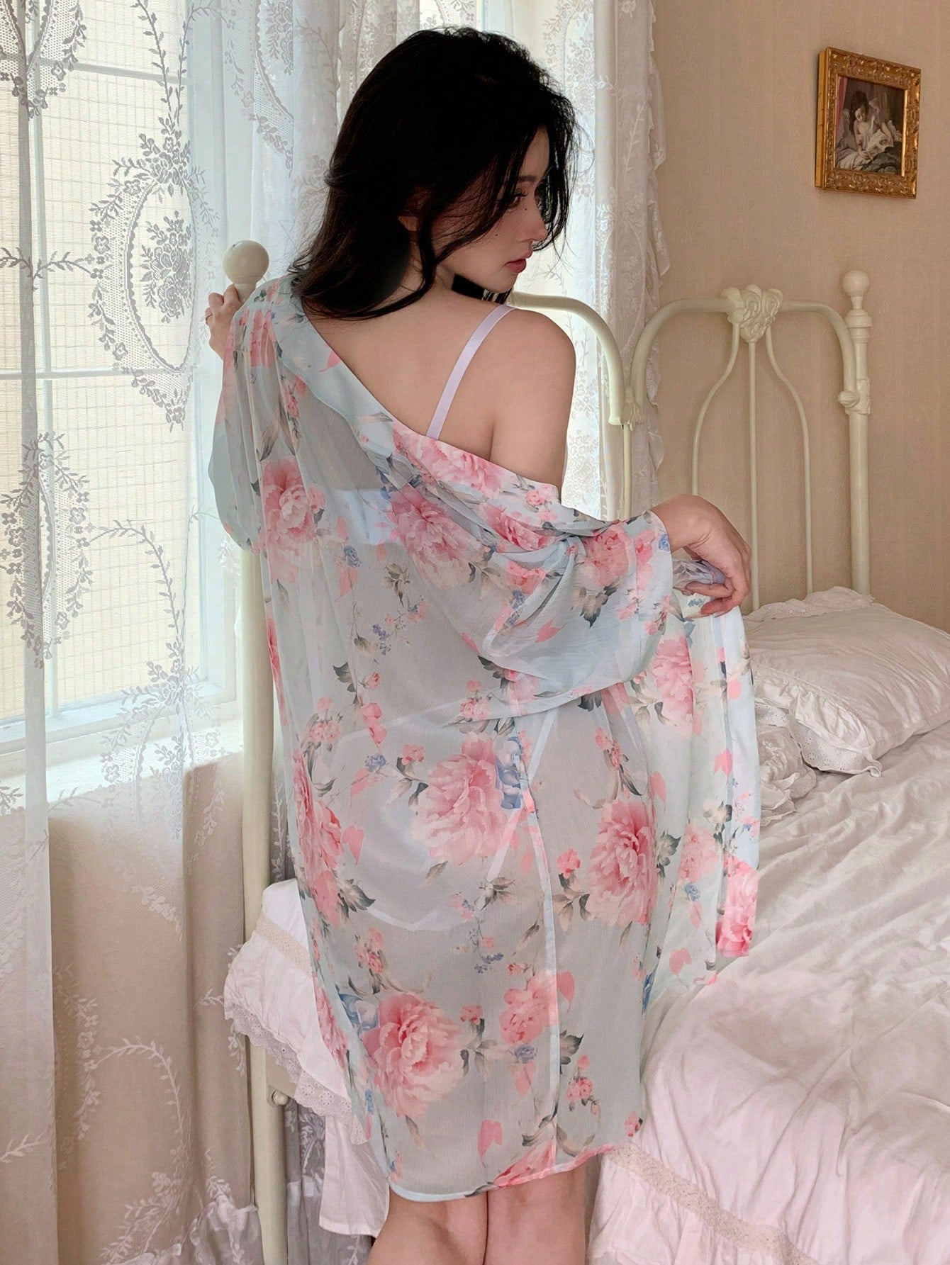 Women Elegant Semi-Transparent Short Sleepwear Robe With Floral Print طقم 3 قطع مع روب شفاف