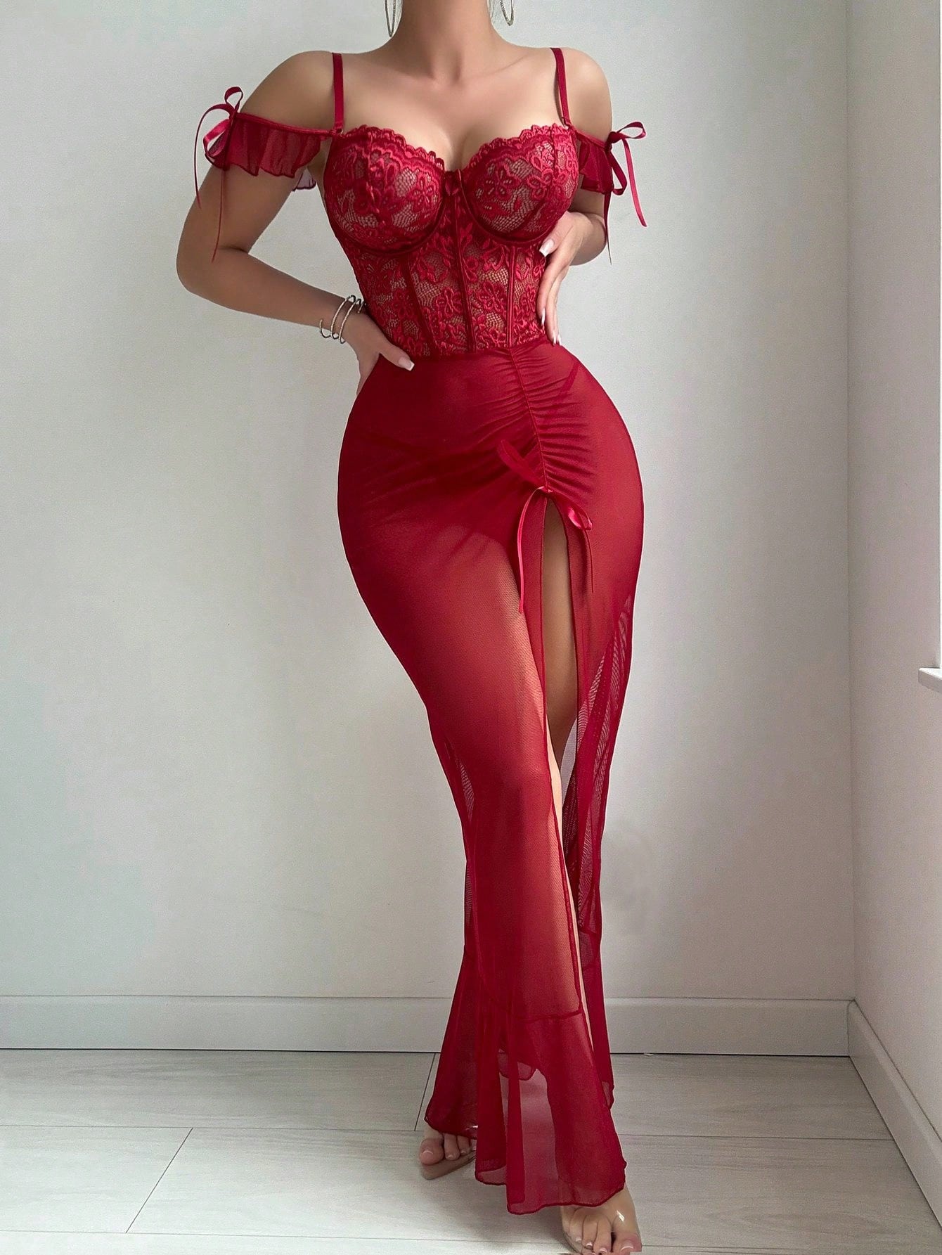 2pcs Lace Contrast Mesh Ruffle Hem Slit Steel Hoop Long Skirt Sleepwear+Thong Set