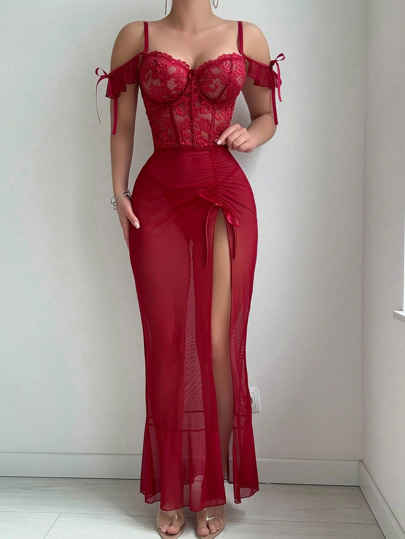 2pcs Lace Contrast Mesh Ruffle Hem Slit Steel Hoop Long Skirt Sleepwear+Thong Set