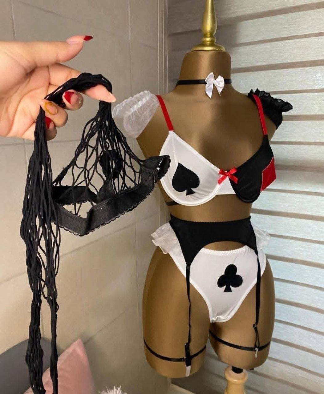 Very different, queen of hearts, lingerie costume  لانجري كوين تنكري مع كوتشينه العاب