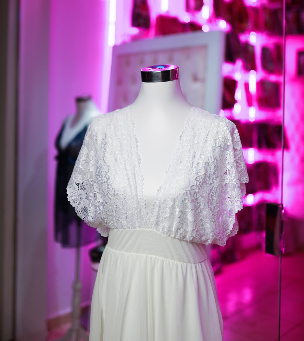Maxi Dress White ابيض جوبير مع تول