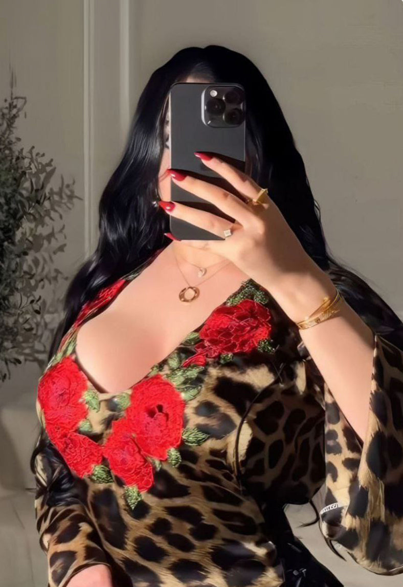 تايجر طويل مشجر من الص